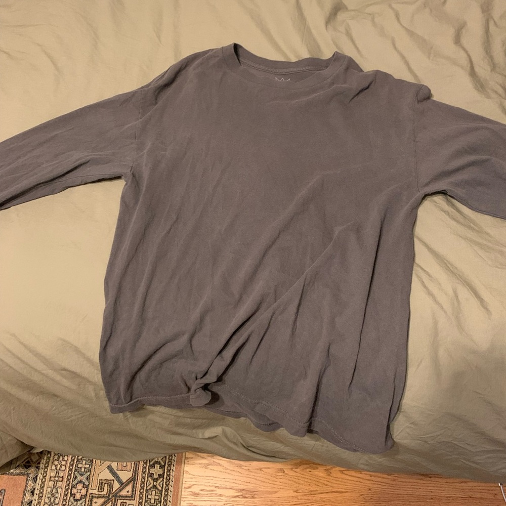 Long sleeve gray shirt